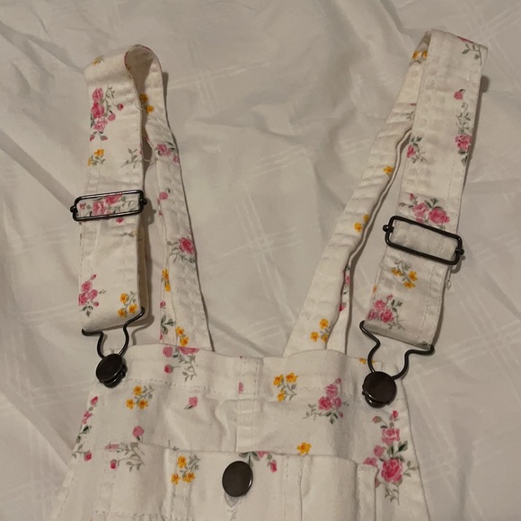 short - Picture 2 of 10